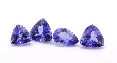 4 pierres taillées de tanzanite de qualité irréprochable trouvé en France