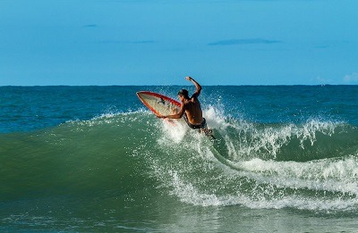 figure turn back en surf