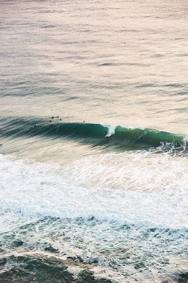Comment faire du surf ? Le guide complet pour les débutants 4 vague pour le sur à anglet
