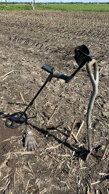 Image présentant une liste visuelle des fonctionnalités d'un détecteur de métaux, pour informer sur les différentes options disponibles avec cet appareil