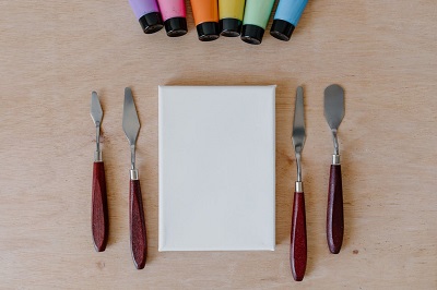 outil pour faire de la peinture à la spatule
