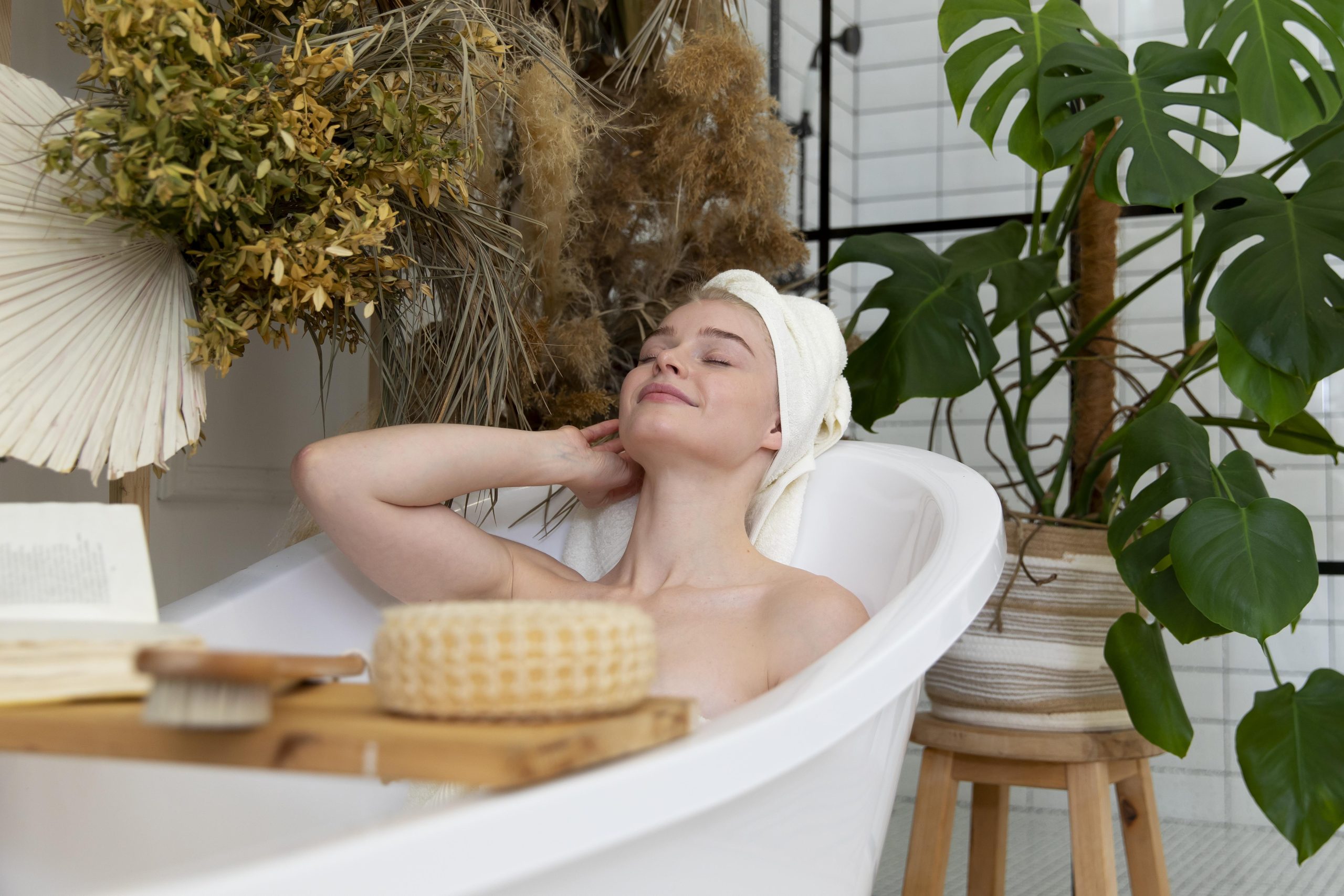 une femme qui prend son bain