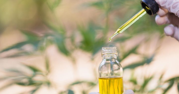 huile de CBD sur le corps