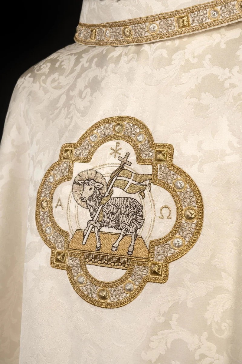 broderie des vêtements liturgiques