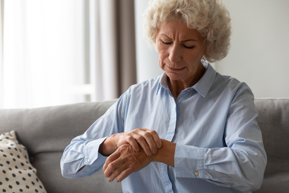 Douleurs articulaires chez les seniors : quand faut-il consulter ? 2 Douleurs articulaires chez les seniors